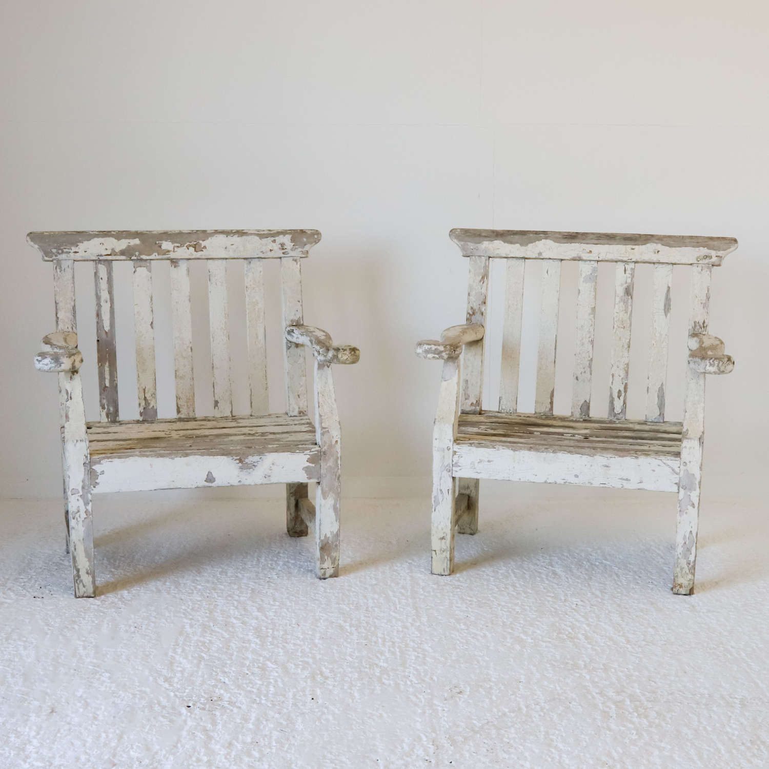 Pair of English 20th century oversize form wooden garden chairs
