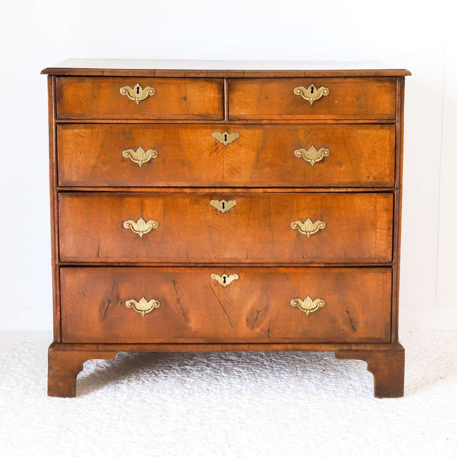 English Georgian walnut chest of drawers 2 over 3 in configuration