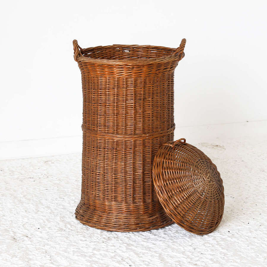 English Early 20th Century Wicker Container with lid for bread