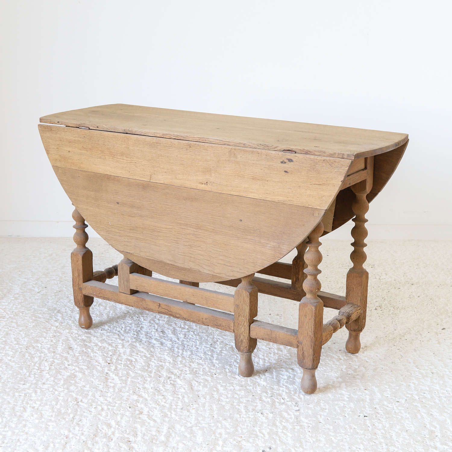 English18th Century solid Oak Gate Leg Table